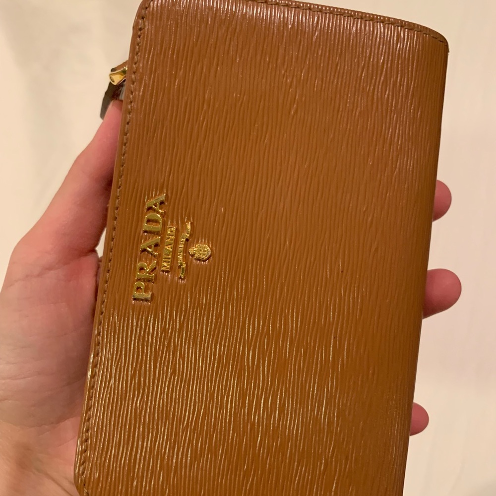 Prada medium saffiano leather wallet